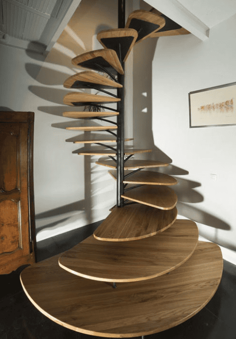 Mẫu cầu thang sắt bậc gỗ nghệ thuật