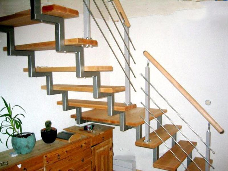 Mẫu cầu thang sắt bậc gỗ đơn giản