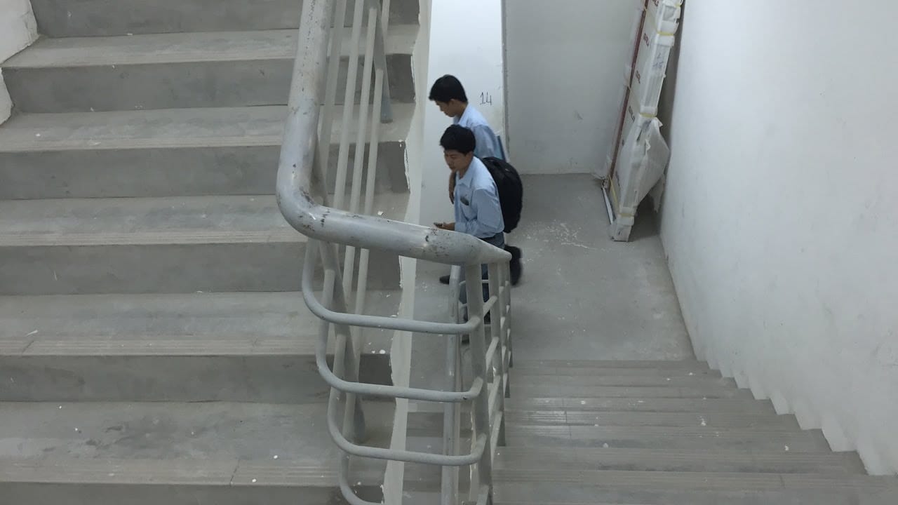 Cầu thang sắt thoát hiểm
