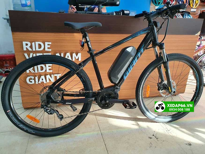 Xe đạp trợ lực điện Giant XTC 1 E+ màu đen xanh
